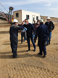  Ministar Aleksandar Antić na Uskrs sa rudarima površinskog kopa “Drmno” 