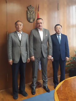  Ministar Aleksandar Antić sa predsednikom CMEC-a Žang Čun-om  